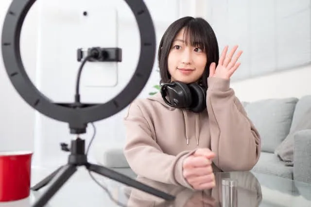 社員がSNSで副業をしていたら？副業の種類や実際にあったトラブル、対処方法をご紹介