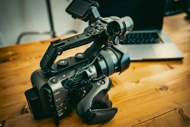 社員が副業でYoutuberに！？実際にあったトラブルや対処方法をご紹介